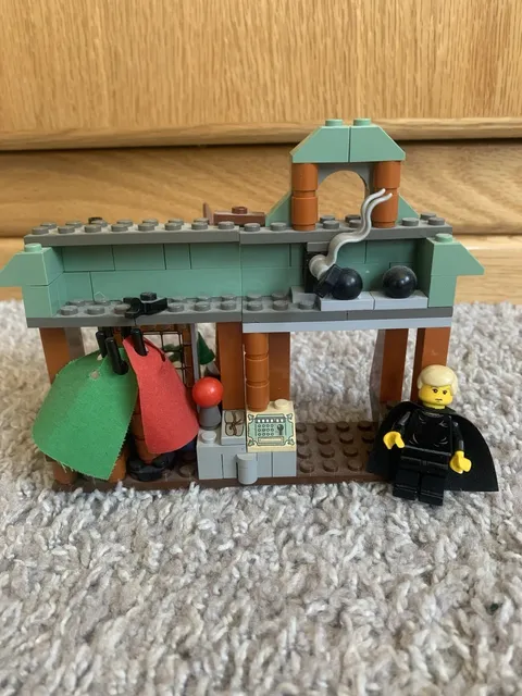 LEGO Harry Potter: Quality Quidditch Supplies (4719) Nearly Complete
