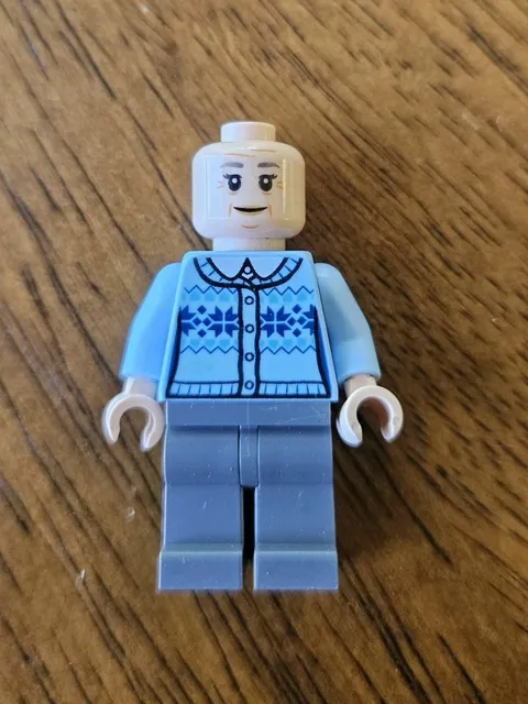 LEGO Super Heroes Aunt May Minifigure 76115 *NO HAIR