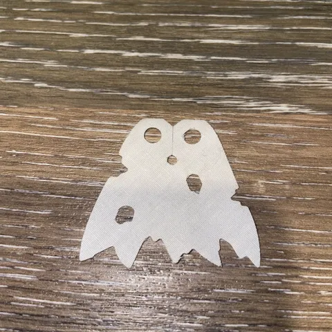 LEGO - Minifig, Cape Cloth, Holes and Tattered Edges - White