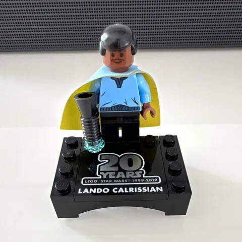 LEGO Star Wars Lando Calrissian Minifigure SW1027 20th Anniv Stand BRAND NEW*