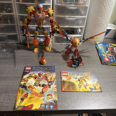 LEGO BIONICLE: Tahu-Uniter of Fire (71308) and Ikir Creature of Fire (71303)