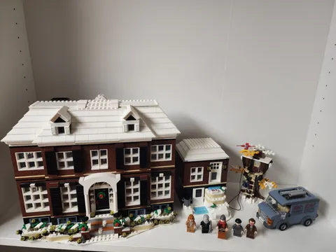 LEGO Ideas Home Alone House 21330 Instructions 99 % Complete with Minifigs