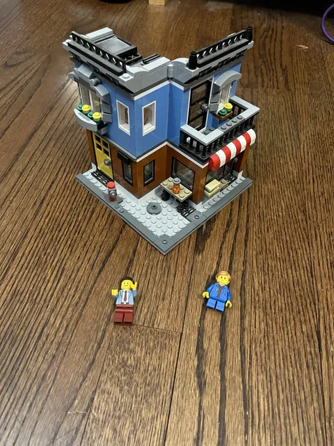 LEGO CREATOR: Corner Deli (31050) 100% Complete with Box, Manual, Extra pieces