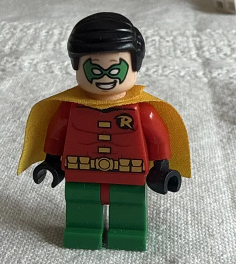 LEGO Robin Minifigure Yellow Cape Black Hair Red Torso Green Legs