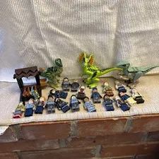Large Lego Jurassic World Minifigure Lot Of 18 Guys, 3 Dinosaurs, Dino Babies