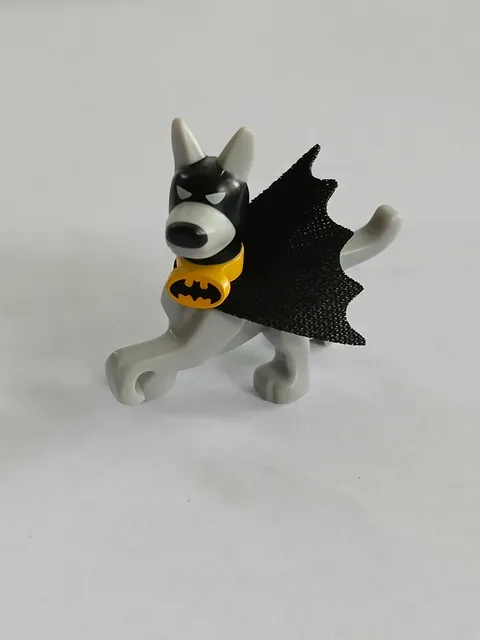 LEGO Batman Dog Ace Bat Hound with cape minifigure 76110