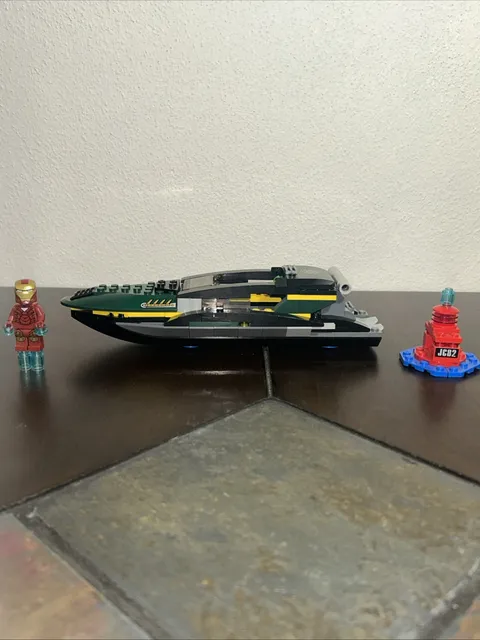 the LEGO Marvel Super Heroes Extremis Sea Port Battle (76006) set As Is