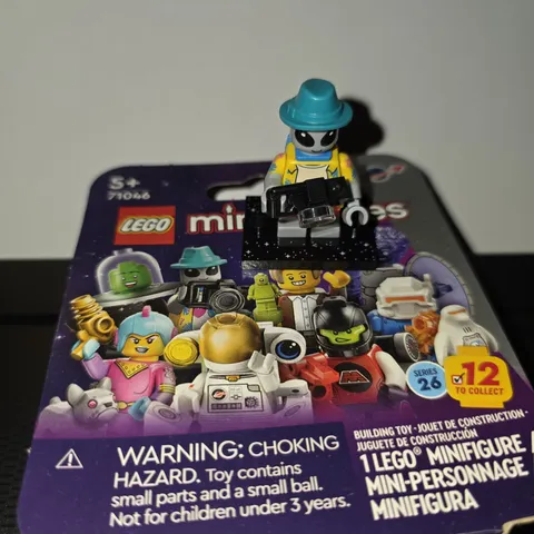 LEGO Series 26 Alien Tourist Minifigure 71046 Space CMF New Sealed Identified