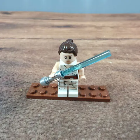 LEGO Minifigure Star Wars Rey White Good Lightsaber