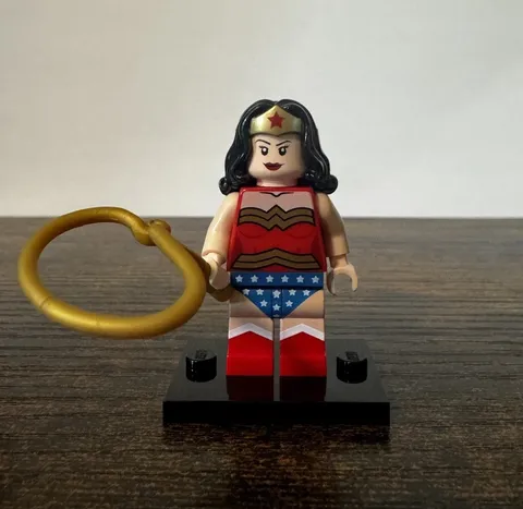 LEGO Wonder Woman Minifigure w/ Lasso DC Super Heroes 