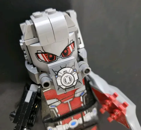 Giant Man Ant Man LEGO Marvel Avengers Brick Built figure Nearly Complete 