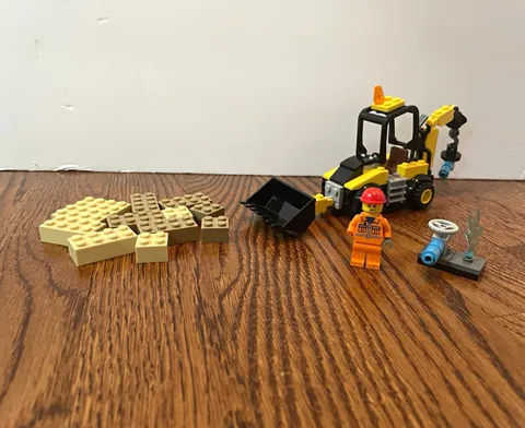 LEGO Juniors Digger 10666 incomplete