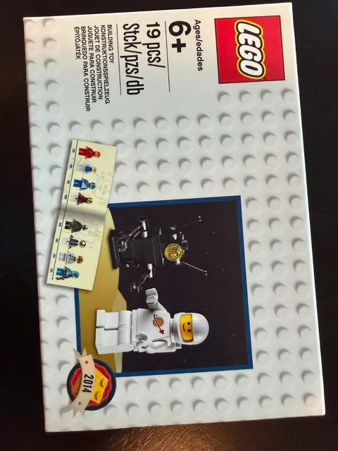 NEW Lego Sealed CLASSIC SPACE MINIFIG Set 5002812 White Spaceman & Space Droid