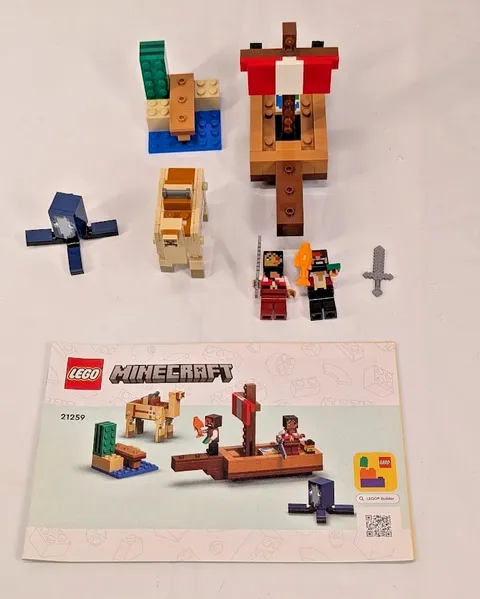 LEGO Minecraft The Pirate Ship Voyage 21259 Complete w/ Manual Camel Retired
