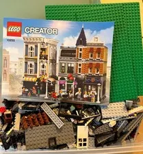 LEGO CREATOR: Assembly Square (10255)
