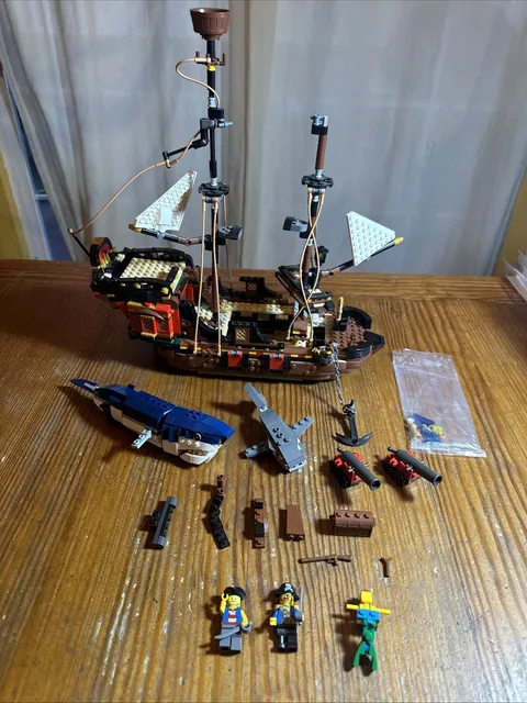 Incomplete LEGO 31109 Creator Pirate Ship Set w/ Minifigures And Other Pieces