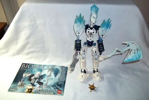 COMPLETE Lego Bionicle Glatorian 8982 Strakk with manual