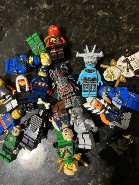 Lego Minifigs Random  7$ each  - Ninjago, Marvel, DC, City,