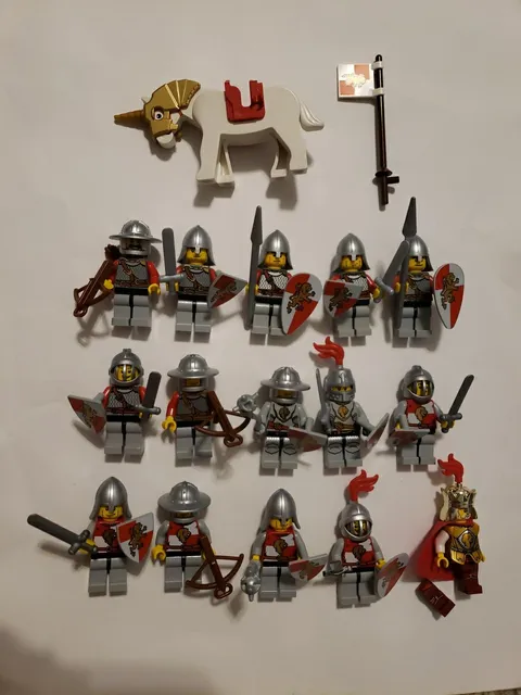 LEGO Castle Kingdoms Lion Knights Minifigure Lot With Accessories 