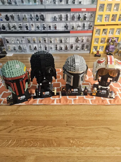 LEGO Star Wars Set of 4 Helmets w Minifigs Added To Display Stand +$100 In Value