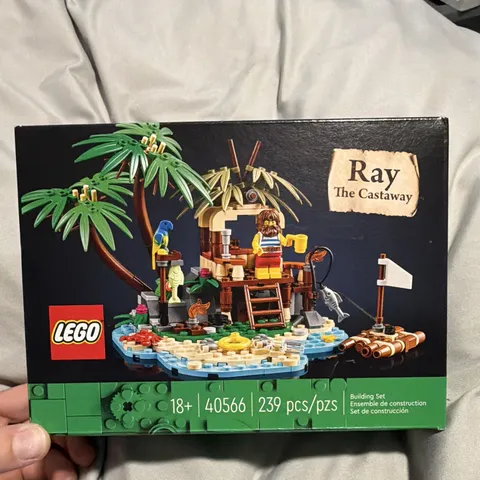LEGO 40566 Ray the Castaway Limited Edition Retired 239 pcs Set 18+