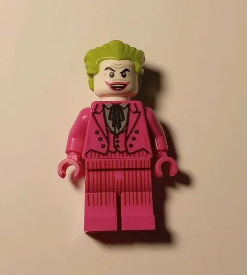 Lego Super Heroes The Joker Minifig Dark Pink sh0704 76188 Classic DC Batman