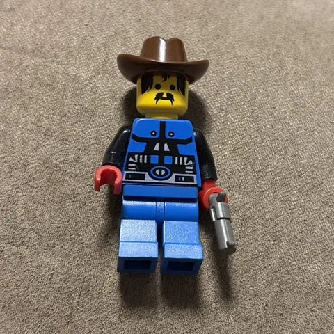 customized ("purist moc") LEGO minifigure