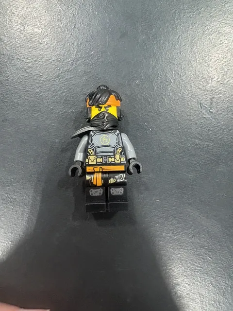 LEGO Ninjago Minifigure (njo678) Cole - The Island. Great Condition 