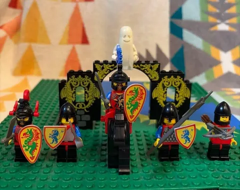 LEGO Minifigure Dragon Knight Lot Set Bulk Sale