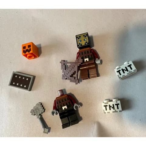 LEGO Minecraft Minifigure Pillager Lot Crossbow TNT  21159
