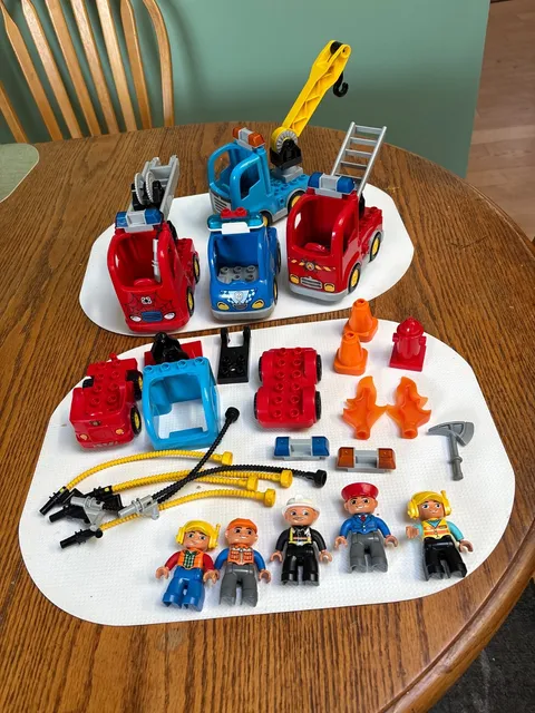 Lego Duplo - Fire Trucks Police Car Tow truck Mini Figures Hoses Ladders Flames