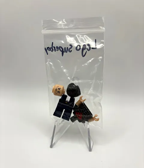 LEGO Superboy Mini-figure LEGO Superboy TOYSRUS Exclusive MINT CONDITION *RARE*
