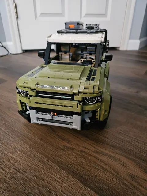 USED LEGO TECHNIC: Land Rover Defender (42110). Instruction manual included