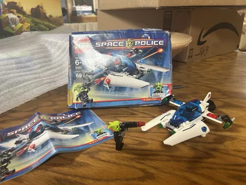 LEGO Space Police 5981 Raid VPR 100% Complete With Instructions