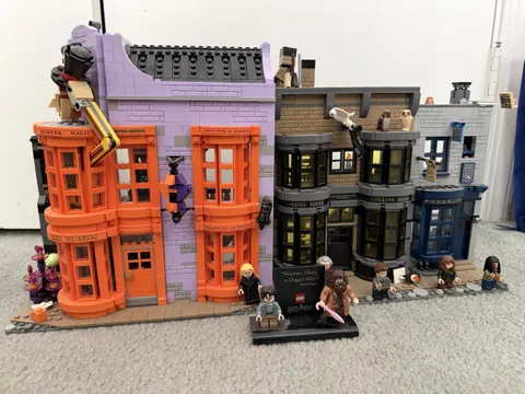 LEGO Harry Potter: Diagon Alley (75978) - Preowned