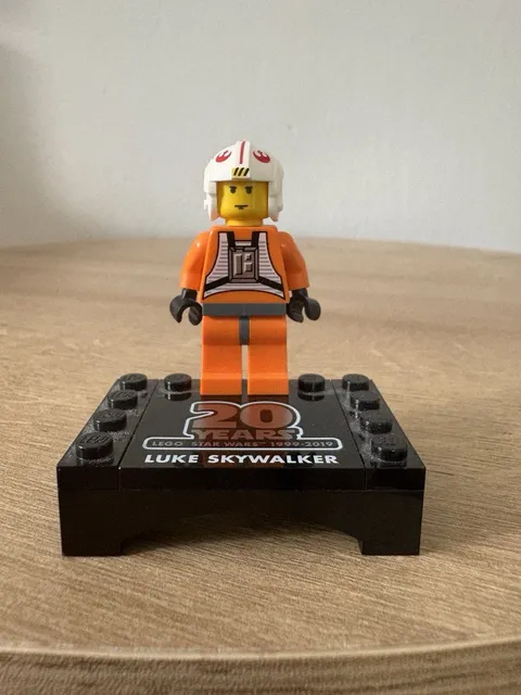 LEGO Star Wars Luke Skywalker 20th Anniversary Pilot Minifigure