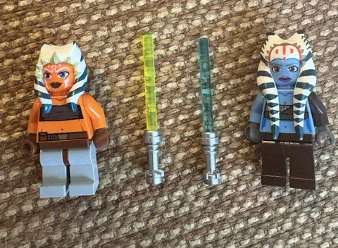 LEGO STAR WARS MINIFIGURE BUNDLE- (Shaak Ti w/ Saber, Ahsoka Tano w/ Saber)