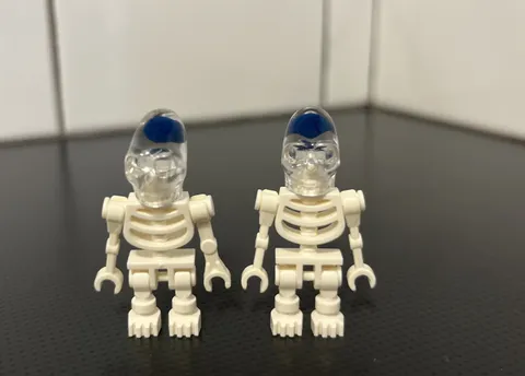 2 Lego Akator Skeleton Minifigures with Crystal Skull Blue Brain 7627 7196 EUC