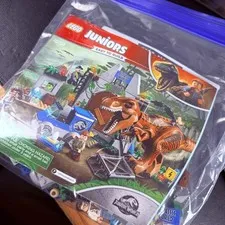 LEGO Jurassic World 10758 T Rex Breakout  Juniors Used Complete w/ Manual Retire