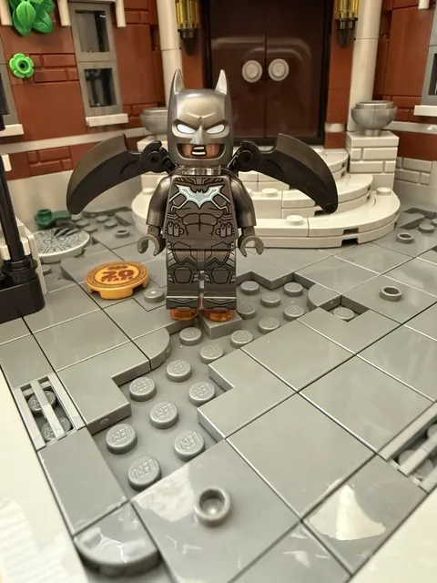 LEGO DC Batwing Minifigure sh1088s - Set 76300 Arkham Asylum - WITH STICKER