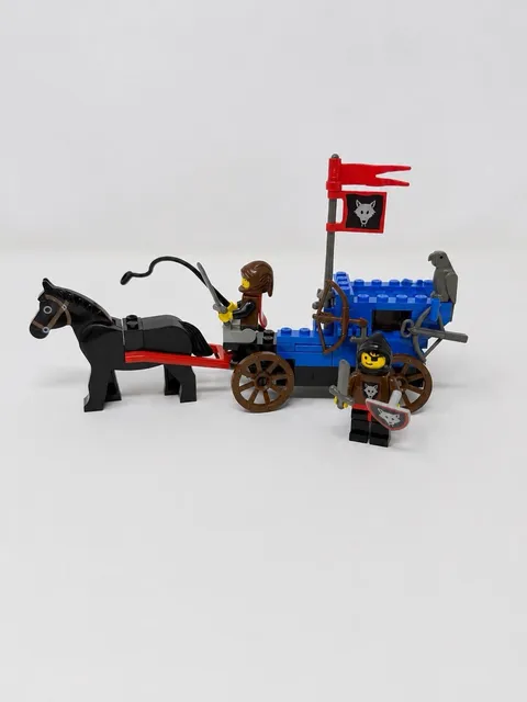 LEGO Castle 6038 Wolfpack Renegades  Vintage 1992