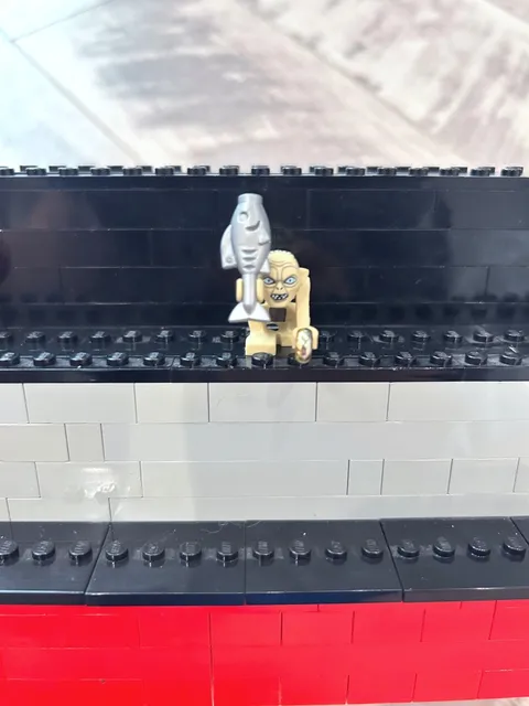 Lego Lord Of The Rings GOLLUM SMEAGOL Minifigure with One Ring & Fish