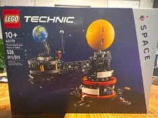 LEGO Technic Planet Earth and Moon in Orbit 42179 526 pcs Space 10+