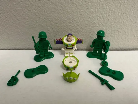 LEGO Toy Story X2 Green Army Men + Buzz Lightyear toy001 toy004 Sets 7595 30071
