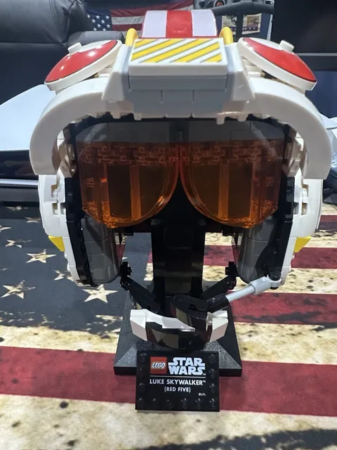 Lego Star Wars: Luke Skywalker Red Five Helmet 75326 Complete Set Built Retired