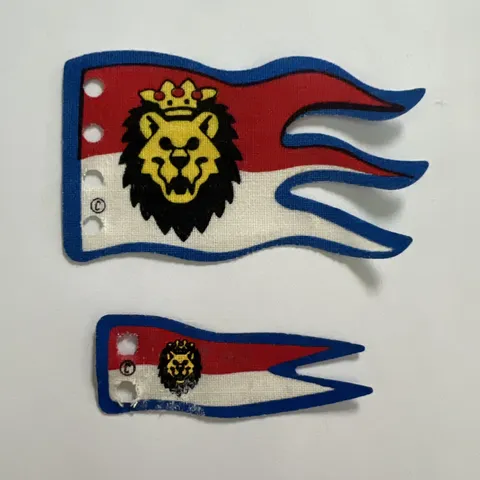 Original vtg LEGO 6090 Royal Knights Lion Head FLAG S - x560px1 and x376px6