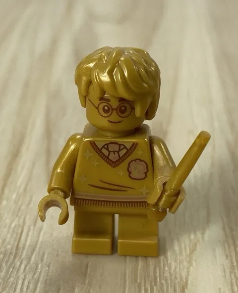 LEGO Harry Potter Minifigure 20th Anniversary Pearl Gold with Wand hp284