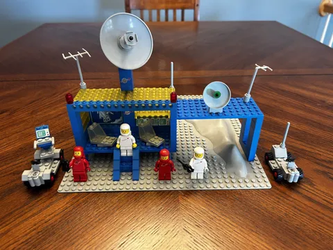 Lego Classic Space: 493 Space Command Center (Complete)