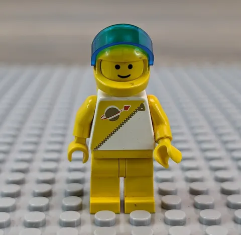Vintage Lego Space Futuron Yellow Minifigure 1987-1990 SP016 Retired Authentic 