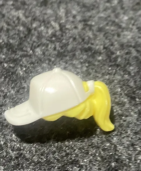 LEGO Minifig Hair Blond Yellow White Hat Cap Friends Girl Ponytail 35660pb03 638